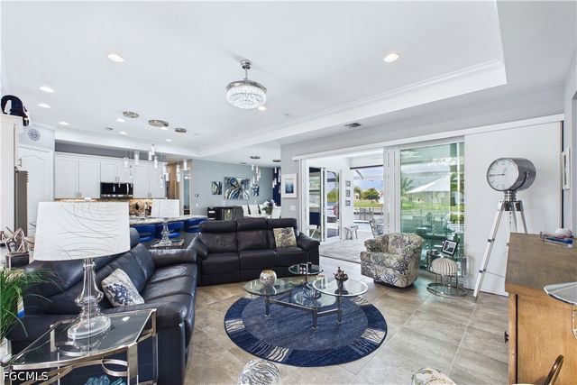 200 SW 30th AVE, Cape Coral, FL 33991