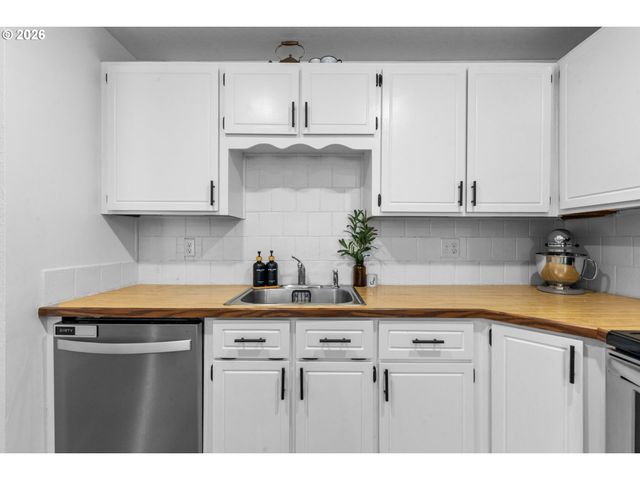1980 Sw QUINNEY Ave, Pendleton, OR 97801