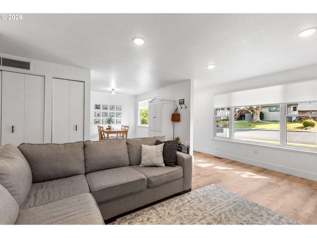 1980 Sw QUINNEY Ave, Pendleton, OR 97801