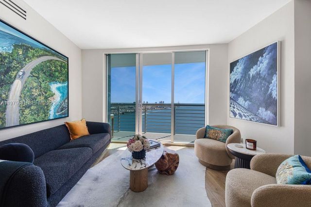 335 S Biscayne Blvd 3012, Miami, FL 33131