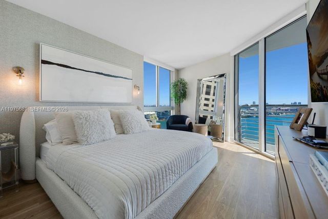 335 S Biscayne Blvd 3012, Miami, FL 33131