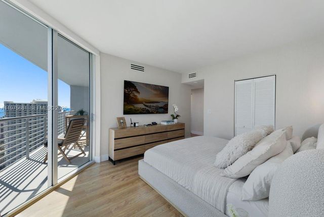 335 S Biscayne Blvd 3012, Miami, FL 33131