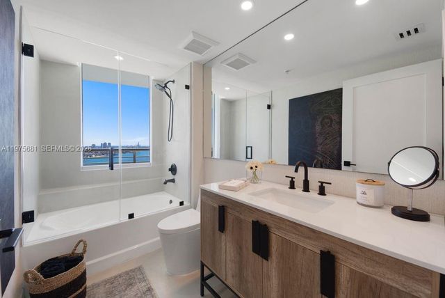 335 S Biscayne Blvd 3012, Miami, FL 33131