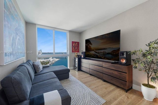 335 S Biscayne Blvd 3012, Miami, FL 33131