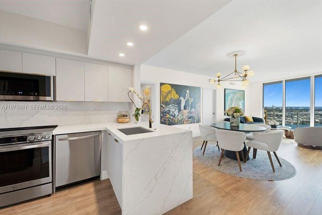 335 S Biscayne Blvd 3012, Miami, FL 33131