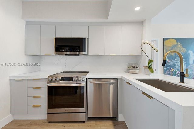 335 S Biscayne Blvd 3012, Miami, FL 33131