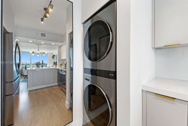 335 S Biscayne Blvd 3012, Miami, FL 33131