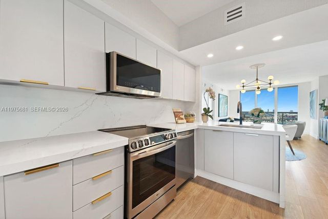 335 S Biscayne Blvd 3012, Miami, FL 33131