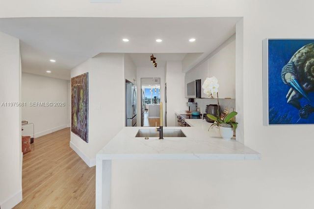 335 S Biscayne Blvd 3012, Miami, FL 33131