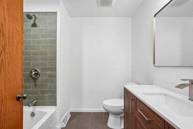 7130 Maple TERRACE, Wauwatosa, WI 53213