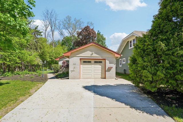 7130 Maple TERRACE, Wauwatosa, WI 53213