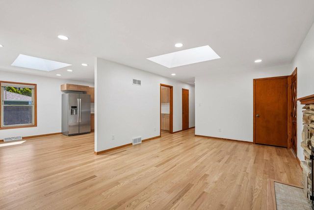 7130 Maple TERRACE, Wauwatosa, WI 53213