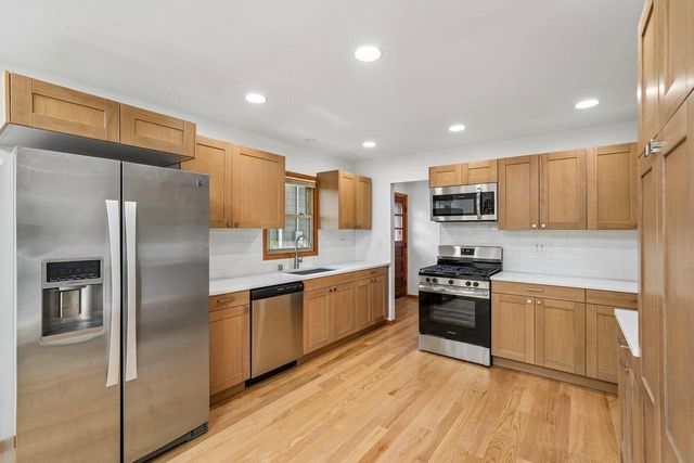 7130 Maple TERRACE, Wauwatosa, WI 53213