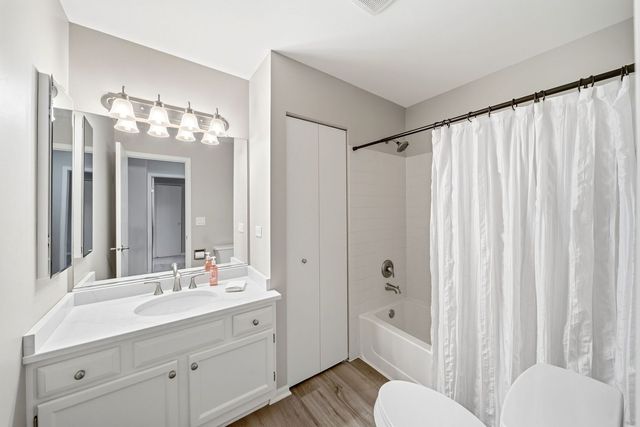 1435 Tanglewood Drive, Crystal Lake, IL 60014