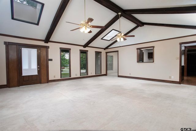 10187 Crestview Dr, Tyler, TX 75707