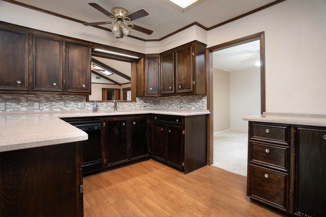 10187 Crestview Dr, Tyler, TX 75707