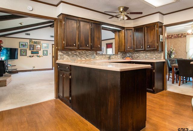 10187 Crestview Dr, Tyler, TX 75707