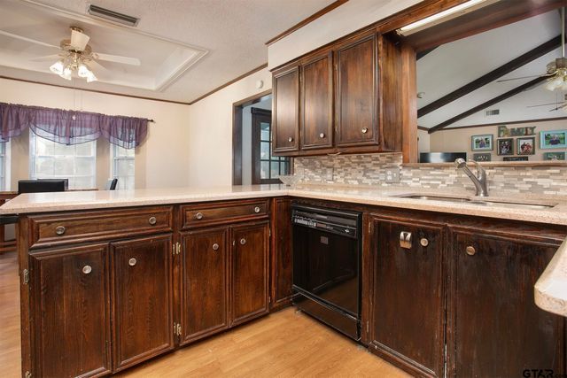 10187 Crestview Dr, Tyler, TX 75707