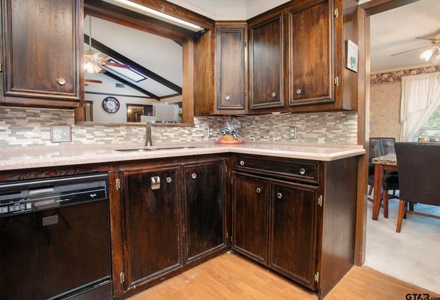 10187 Crestview Dr, Tyler, TX 75707