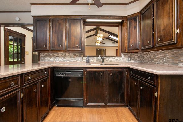 10187 Crestview Dr, Tyler, TX 75707