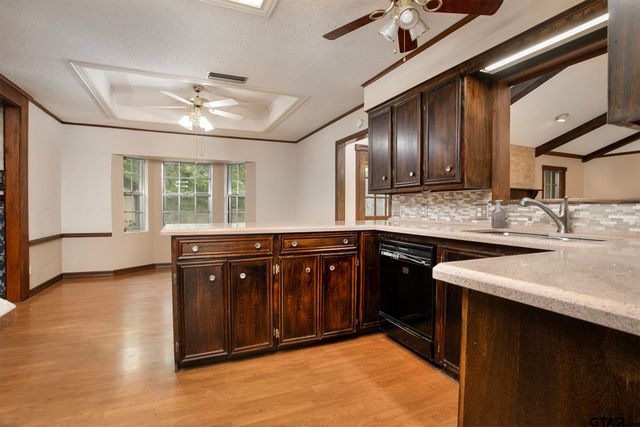 10187 Crestview Dr, Tyler, TX 75707