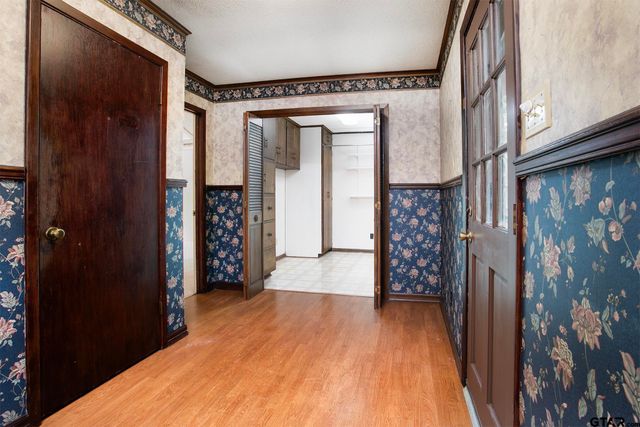 10187 Crestview Dr, Tyler, TX 75707