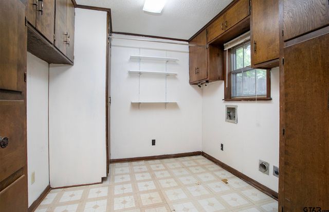 10187 Crestview Dr, Tyler, TX 75707