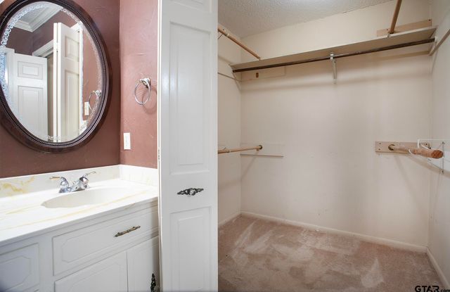 10187 Crestview Dr, Tyler, TX 75707