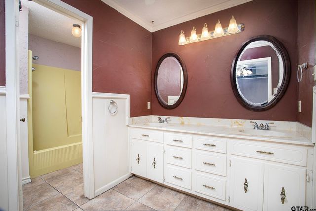 10187 Crestview Dr, Tyler, TX 75707