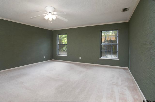 10187 Crestview Dr, Tyler, TX 75707