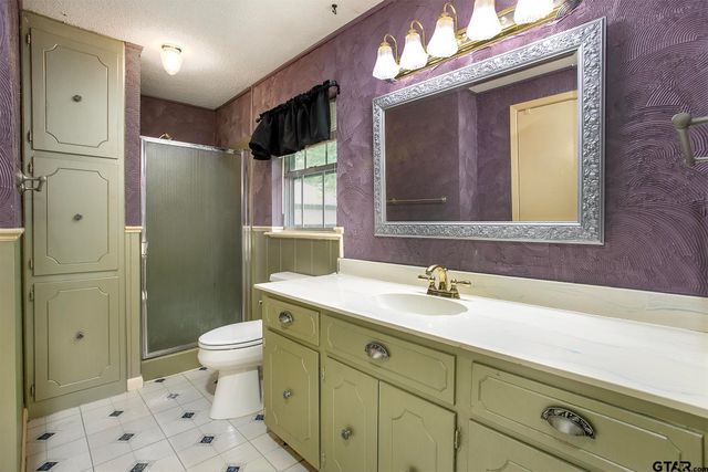 10187 Crestview Dr, Tyler, TX 75707