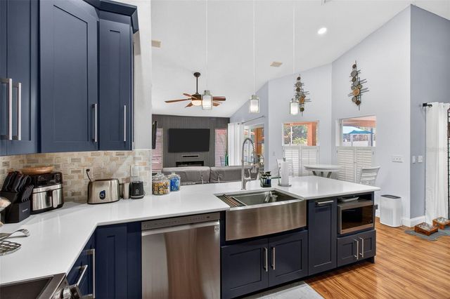 12611 PINEFOREST WAY E, Largo, FL 33773