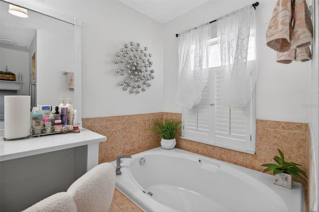 12611 PINEFOREST WAY E, Largo, FL 33773