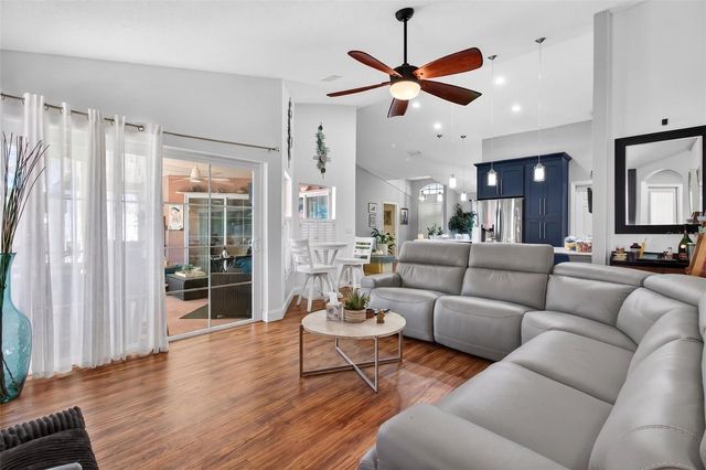 12611 PINEFOREST WAY E, Largo, FL 33773