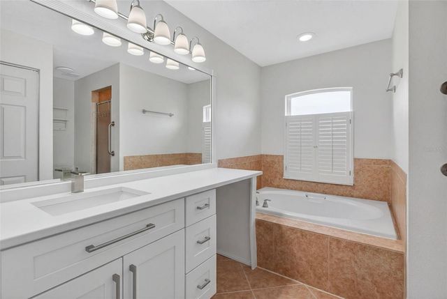 12611 PINEFOREST WAY E, Largo, FL 33773