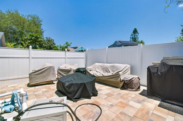 12611 PINEFOREST WAY E, Largo, FL 33773