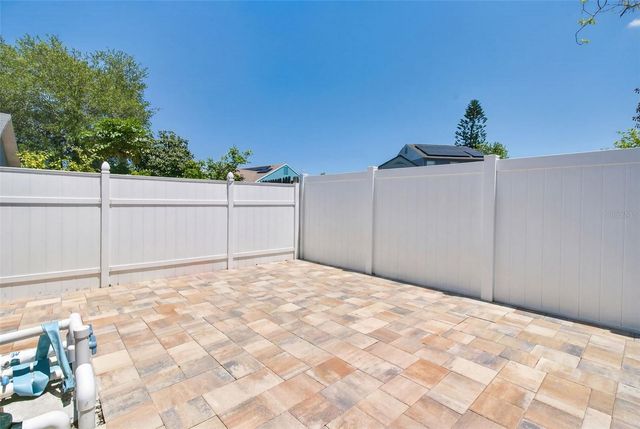 12611 PINEFOREST WAY E, Largo, FL 33773