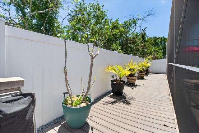 12611 PINEFOREST WAY E, Largo, FL 33773