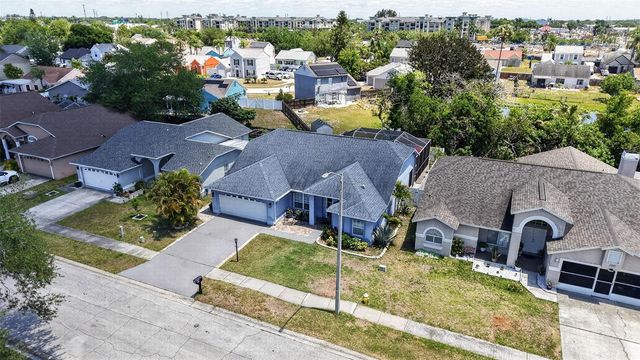 12611 PINEFOREST WAY E, Largo, FL 33773