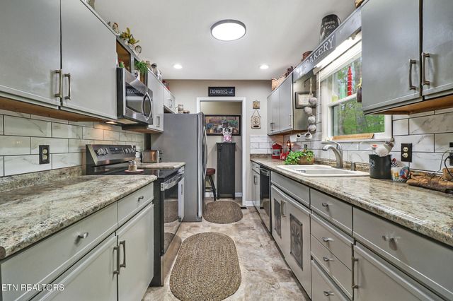 129 Norcross Rd, Crossville, TN 38558
