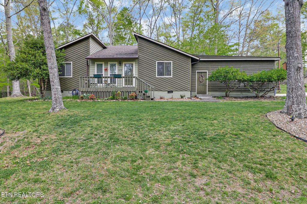 129 Norcross Rd, Crossville, TN 38558