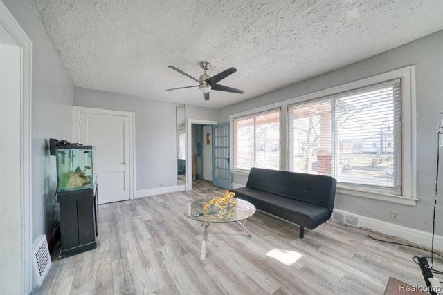 15509 Holmur Street, Detroit, MI 48238