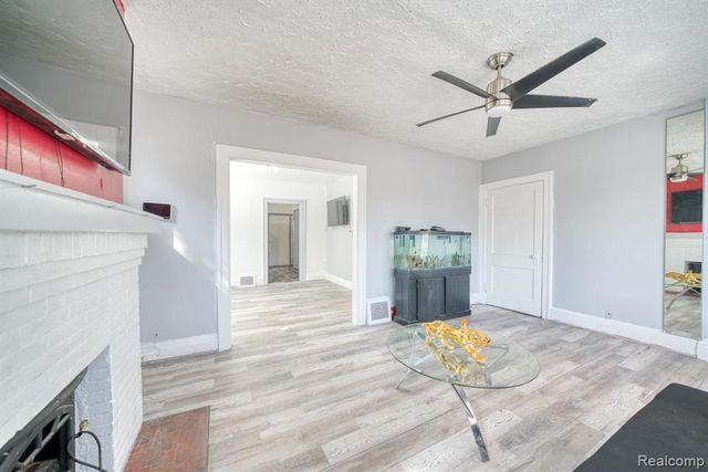 15509 Holmur Street, Detroit, MI 48238