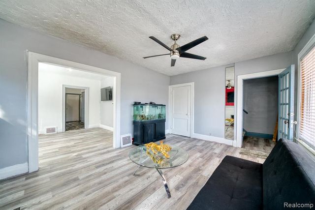 15509 Holmur Street, Detroit, MI 48238