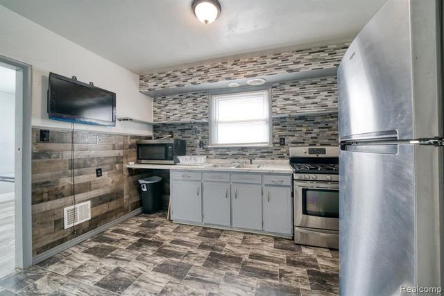 15509 Holmur Street, Detroit, MI 48238