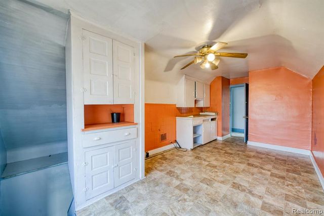 15509 Holmur Street, Detroit, MI 48238