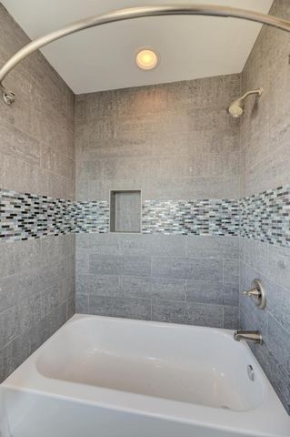 9956 Ivanhoe Avenue, Schiller Park, IL 60176