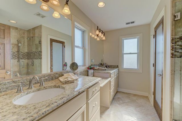 9956 Ivanhoe Avenue, Schiller Park, IL 60176