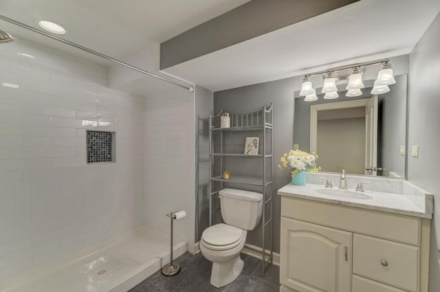 9956 Ivanhoe Avenue, Schiller Park, IL 60176