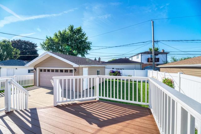 9956 Ivanhoe Avenue, Schiller Park, IL 60176